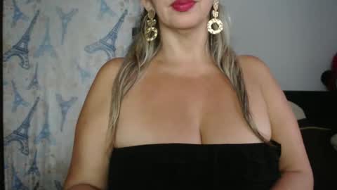 Molly Bunny online show from 21, 9, 2025
