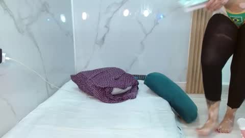  MOLLY  GUNSG online show from 27, 2, 2025