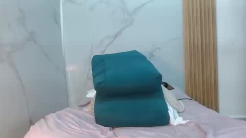  MOLLY  GUNSG online show from 19, 9, 2025