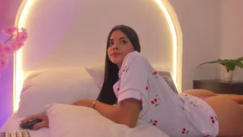 Snapshot of mollylove_ chatting on 25, 7, 2026 mollylove_ online show from 25, 7, 2026