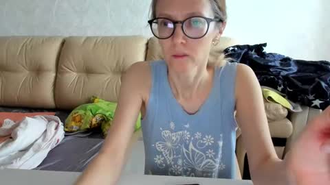 Snapshot of mollystory chatting on 19, 2, 2025 AngelMomm online show from 19, 2, 2025