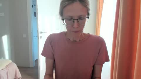 Snapshot of mollystory chatting on 26, 9, 2025 AngelMomm online show from 26, 9, 2025