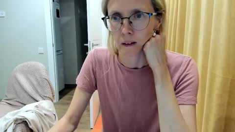 Snapshot of mollystory chatting on 26, 9, 2025 AngelMomm online show from 26, 9, 2025