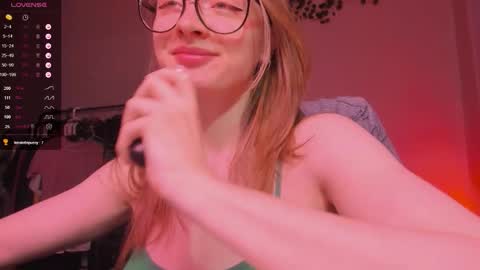 mollytucker online show from 26, 10, 2025