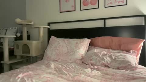 Snapshot of mollyxxxmoon chatting on 22, 4, 2026 Molly Moon online show from 22, 4, 2026