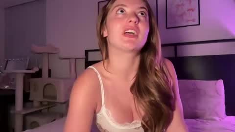 Snapshot of mollyxxxmoon chatting on 23, 7, 2026 Molly Moon online show from 23, 7, 2026