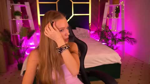 mollyymayy online show from 5, 12, 2025