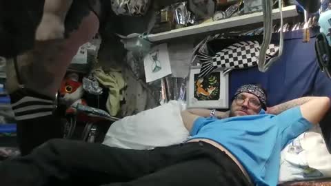 Molotovfoxtail online show from 7, 2, 2026