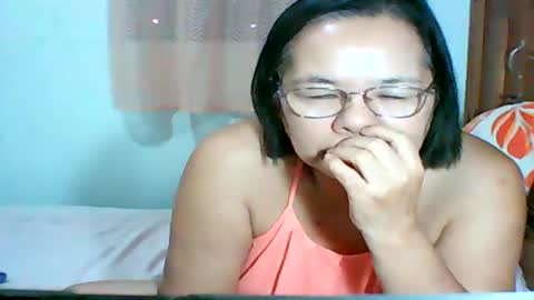 Snapshot of mombastic55 chatting on 23, 5, 2026 mombastic55 online show from 23, 5, 2026