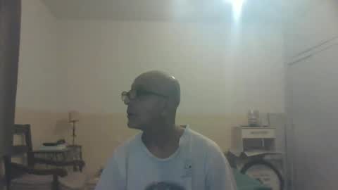 Snapshot of moment71200 chatting on 4, 1, 2025 moment71200 online show from 4, 1, 2025