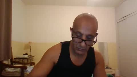 moment71200 online show from 16, 11, 2025