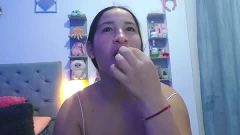 Snapshot of mommy_dulce chatting on 28, 7, 2026 ANDREA online show from 28, 7, 2026