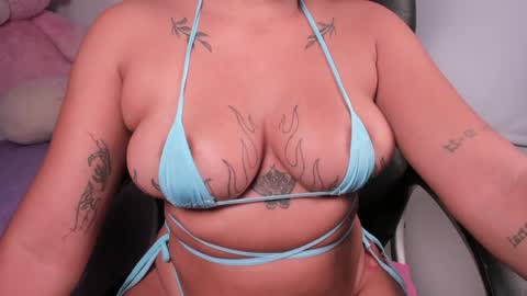 Momo  online show from 16, 4, 2026