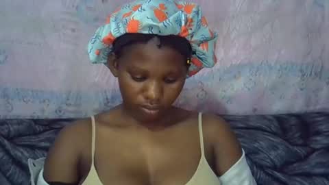 Snapshot of momsdoll chatting on 9, 4, 2026 momsdoll online show from 9, 4, 2026