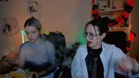 Mona  online show from 20, 10, 2025