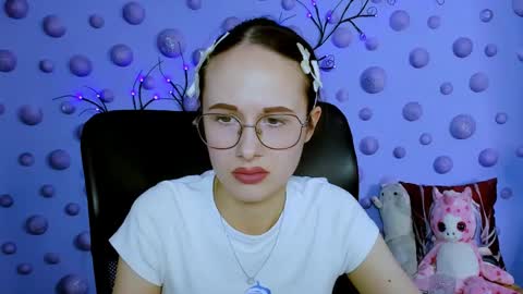 Snapshot of mona_cloud chatting on 3, 5, 2026 Mona online show from 3, 5, 2026