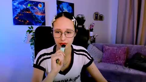 Snapshot of mona_cloud chatting on 21, 7, 2026 Mona online show from 21, 7, 2026