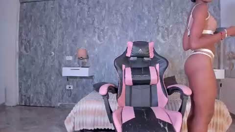 monica_jacksoon online show from 5, 8, 2026
