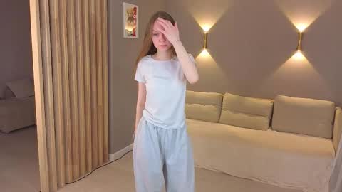 Snapshot of monicabiluci chatting on 25, 11, 2025 my name is Nika online show from 25, 11, 2025