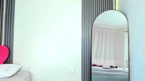 Snapshot of monicaflower chatting on 8, 12, 2024 Kiim online show from 8, 12, 2024