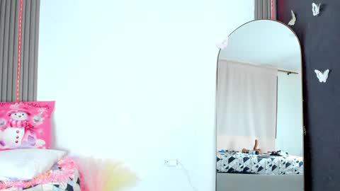 Snapshot of monicaflower chatting on 17, 12, 2024 Kiim online show from 17, 12, 2024