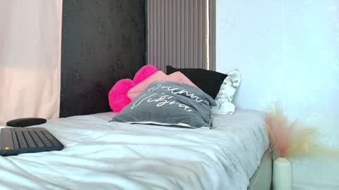 Snapshot of monicaflower chatting on 8, 2, 2025 Kiim online show from 8, 2, 2025