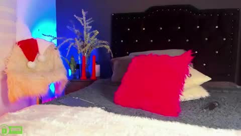 Snapshot of moniqueyoumilf chatting on 6, 12, 2024 Monique  online show from 6, 12, 2024