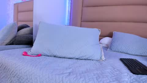 Snapshot of monserrat_towers chatting on 24, 2, 2025 Adriana online show from 24, 2, 2025
