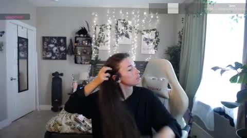 Lydia Mooney online show from 11, 1, 2025