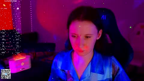 Snapshot of moon_avengers chatting on 6, 3, 2025 Lola online show from 6, 3, 2025