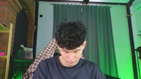 moon_gloww online show from 25, 2, 2026