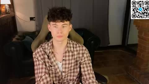 moon_gloww online show from 5, 3, 2026