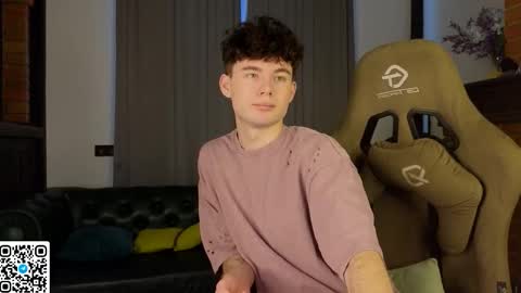 moon_gloww online show from 10, 3, 2026