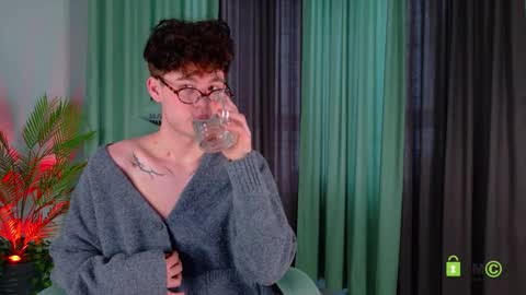 moon_gloww online show from 24, 3, 2026