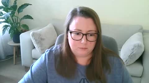 Moon Petal online show from 31, 10, 2025