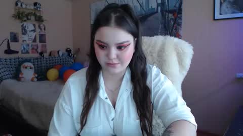 Snapshot of moon_sugar_ chatting on 19, 4, 2026 Keira online show from 19, 4, 2026