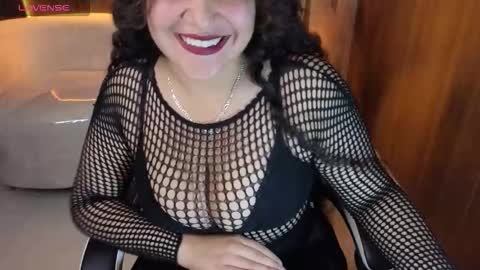 Snapshot of moon_tx chatting on 12, 10, 2025 Online 800 to 1400 online show from 12, 10, 2025