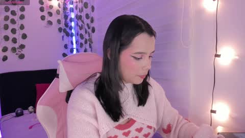 Snapshot of moonliight__ chatting on 4, 1, 2025 moonliight__ online show from 4, 1, 2025