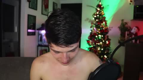 Snapshot of morgan_hiller chatting on 18, 12, 2024   online show from 18, 12, 2024