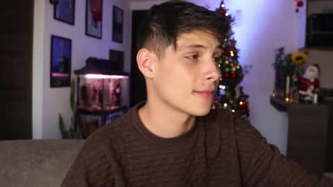 Snapshot of morgan_hiller chatting on 29, 12, 2024   online show from 29, 12, 2024