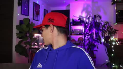 Snapshot of morgan_hiller chatting on 4, 3, 2025   online show from 4, 3, 2025