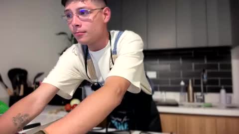 Snapshot of morgan_hiller chatting on 20, 9, 2025   online show from 20, 9, 2025