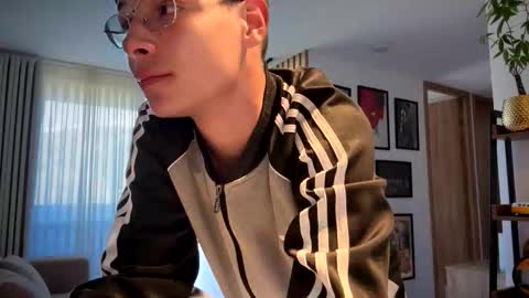 Snapshot of morgan_hiller chatting on 5, 10, 2025   online show from 5, 10, 2025