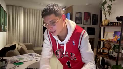 Snapshot of morgan_hiller chatting on 28, 10, 2025   online show from 28, 10, 2025