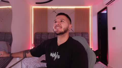 MIKEE online show from 2, 4, 2026