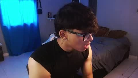 Snapshot of mr_yisuz chatting on 8, 7, 2026 yisuz online show from 8, 7, 2026