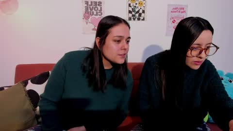 Snapshot of mrbuu_ chatting on 8, 6, 2026 Laura online show from 8, 6, 2026