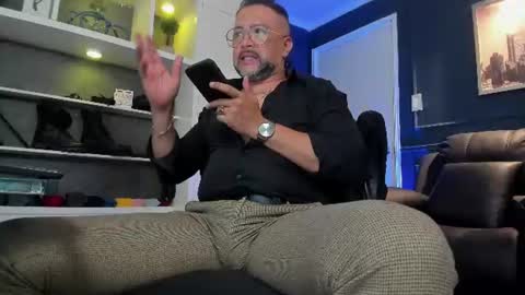 Snapshot of mrfrank_tattoo chatting on 10, 7, 2026 MrFrank. online show from 10, 7, 2026