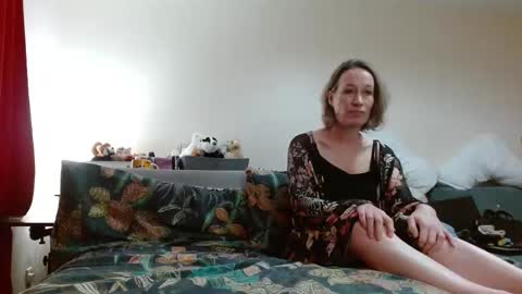 Mrs Velvet Vixen online show from 18, 11, 2025