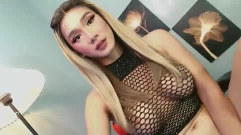Snapshot of ms_chloe28 chatting on 4, 12, 2025 chloe online show from 4, 12, 2025